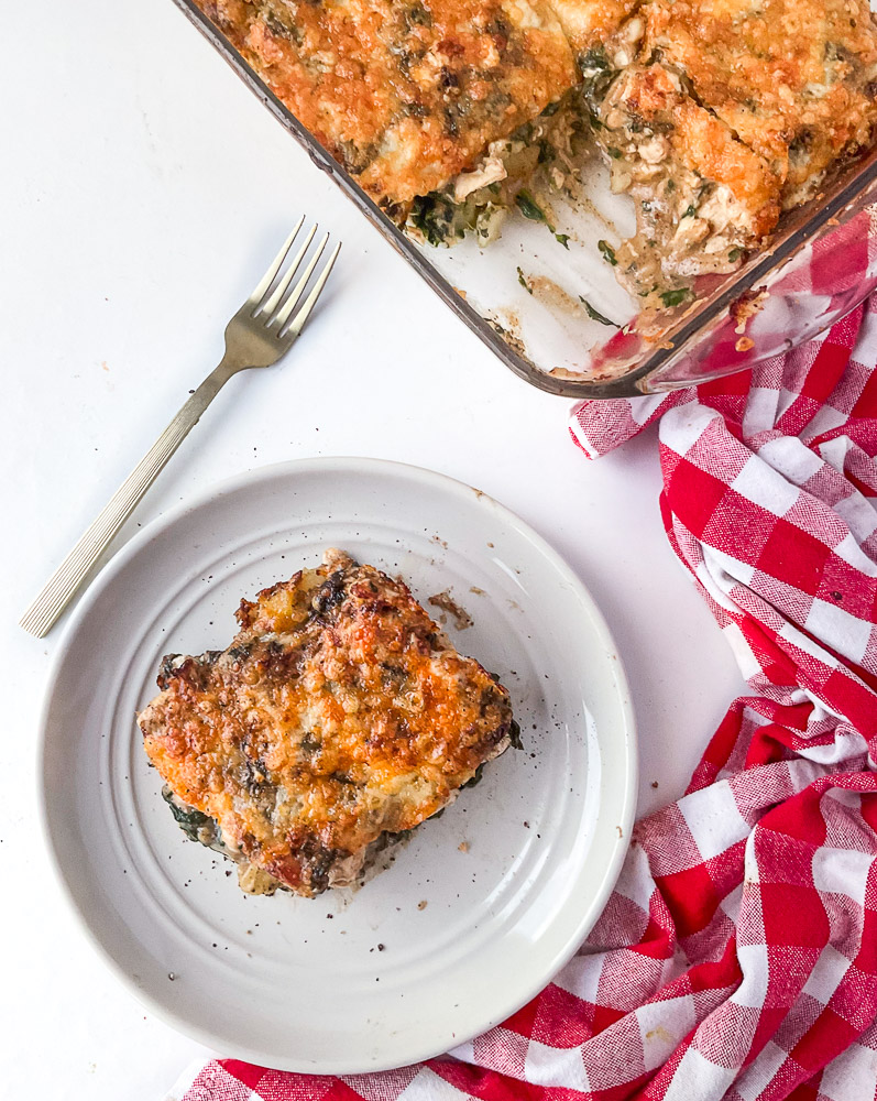 Gratin epinards pomme de terre et poulet vue de haut