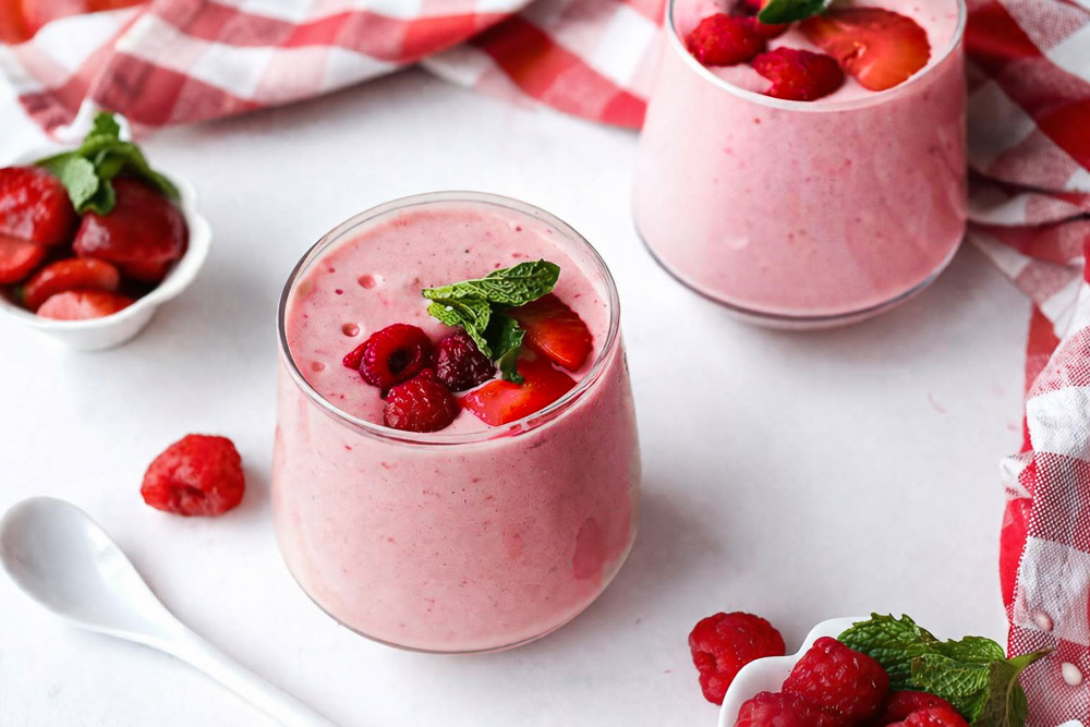 Lait frappé fraises framboises et banane