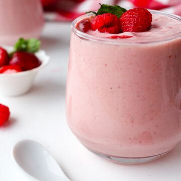 Lait frappé fraises framboises et banane