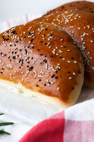 Pain sandwich demi-lune aux graines