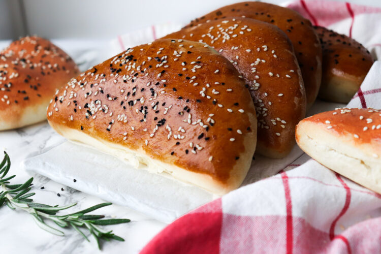 Pain sandwich demi-lune aux graines