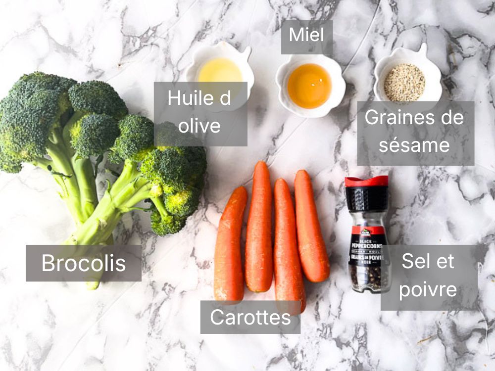 Brocoli, carottes nantaises, huile d'olive, miel et graines de sésame disposés sur un plan de travail pour préparer une poêlée de légumes au miel.